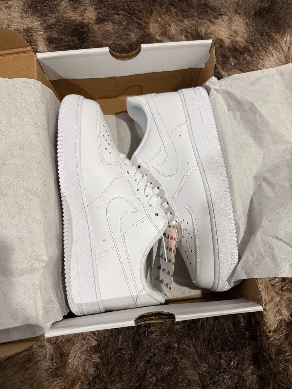 Nike Men's White Low-Top Leather Sneakers